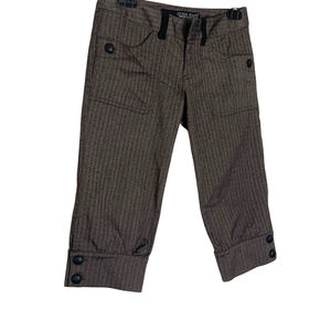 Guess- brown long shorts. Gorgeous details. This is amazingly stylish. Size 24